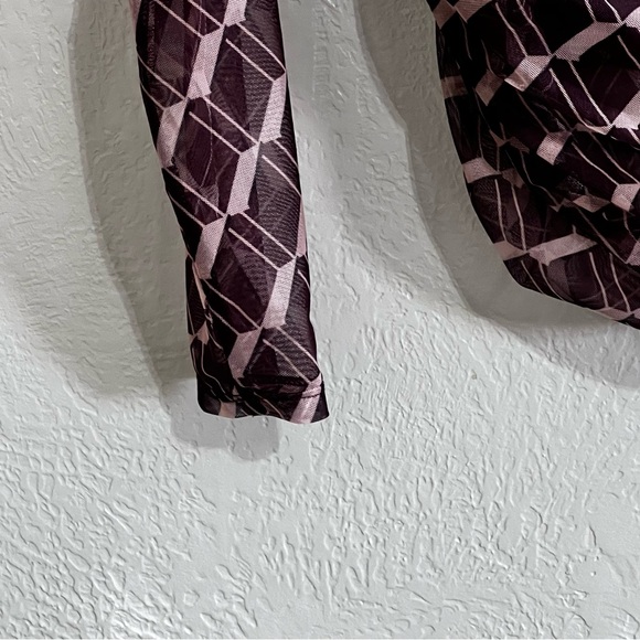 ASTR The Label Long Sleeve Demi Top Women’s Size Large Wine-Pink Geo Ruched - Picture 7 of 15